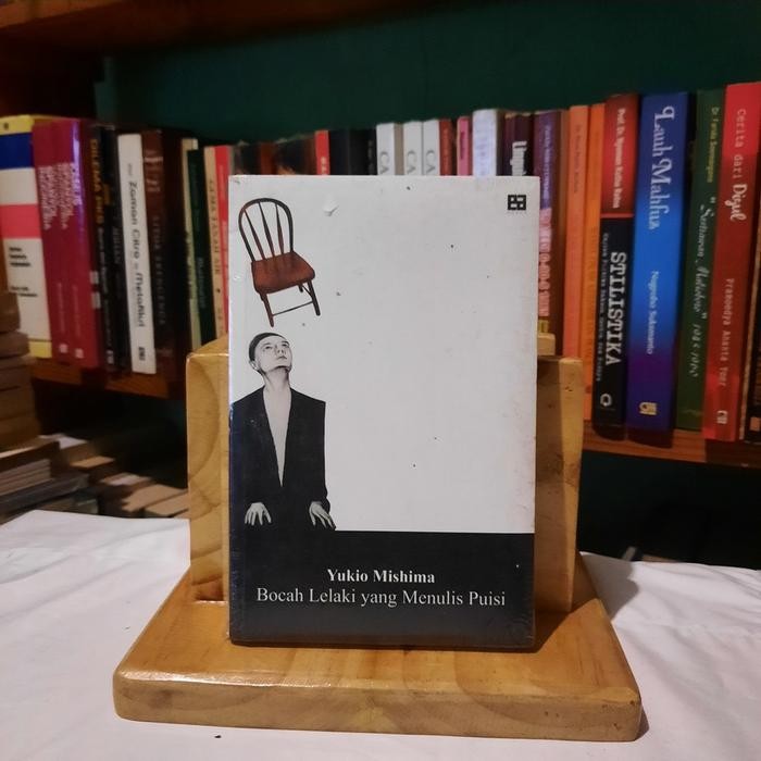 

Bocah Lelaki Yang Mencintai Puisi - Yukio Mishima