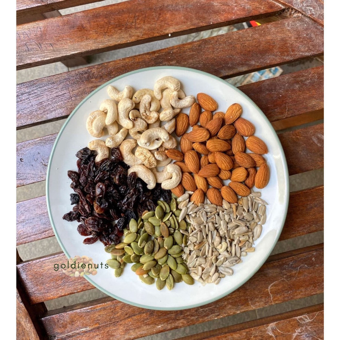 

HEALTHY TRAIL MIX NUTS FRUITS SEEDS A 250 gram