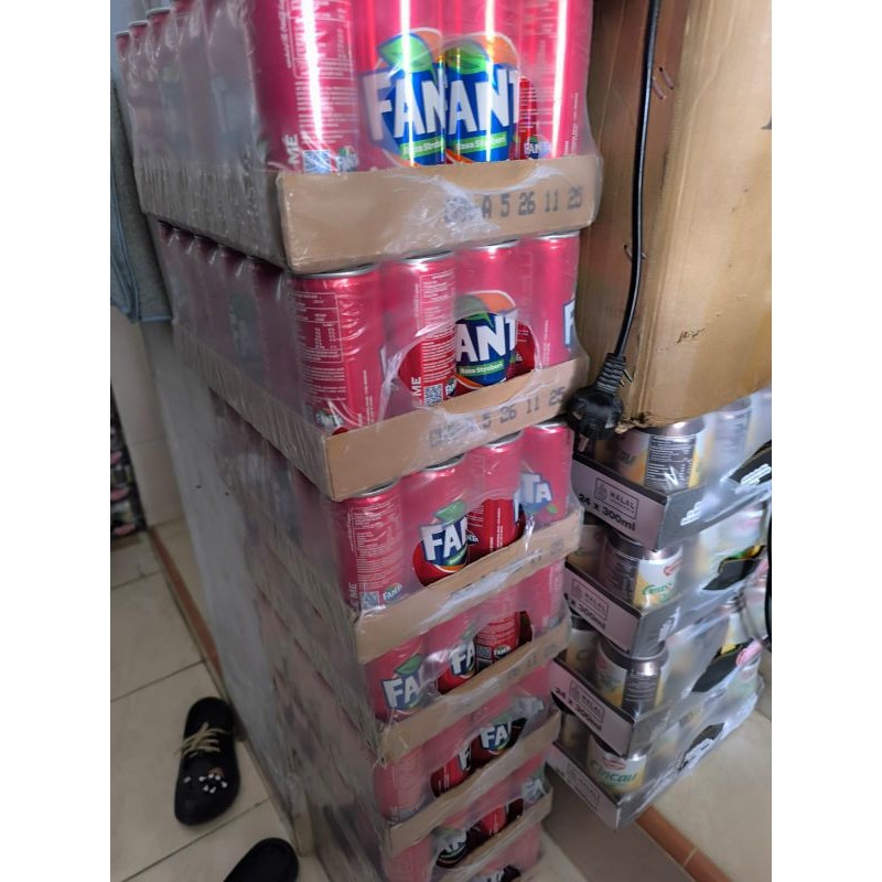 

Sprite, Coca Cola, Fanta Kaleng Slim, Minuman soda, minuman kaleng