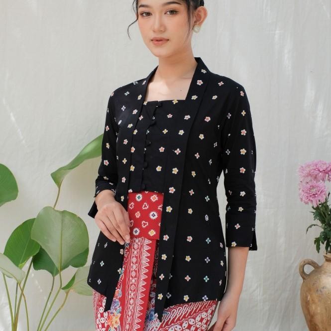 

Kebaya Kutubaru Etnik Jasmine Lengan 7/8 Meradelima Katun Hitam - XS