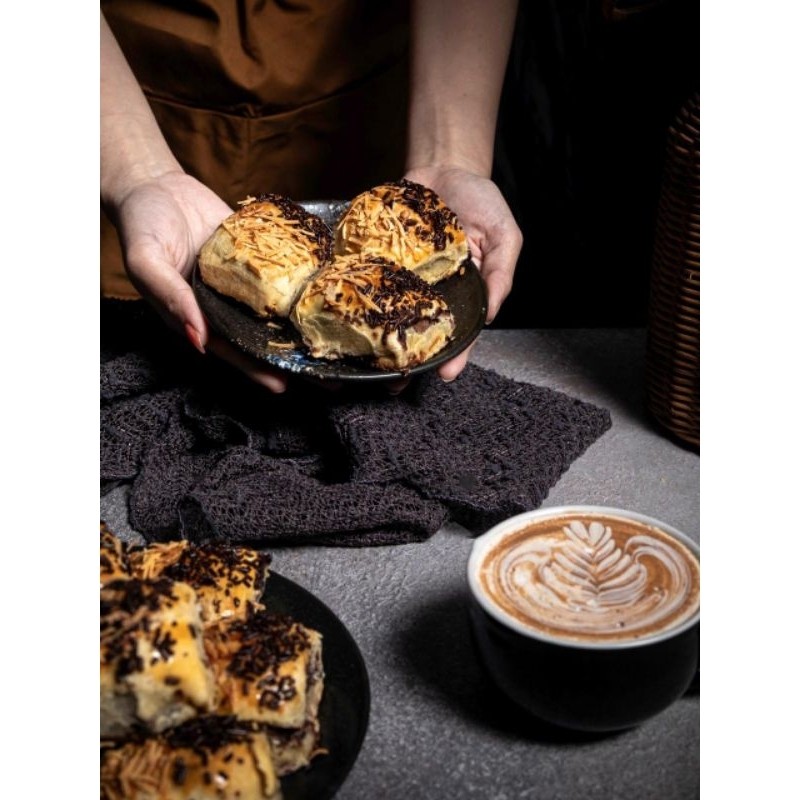 

Bolen Pisang Yoyo Renyah Manis Pedas Isi 10pcs