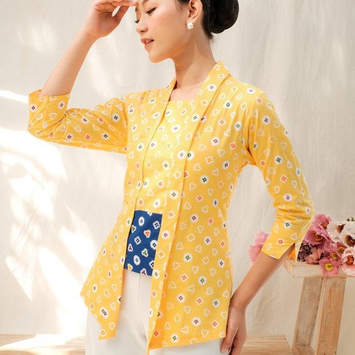 

Kebaya Batik Jumputan Lengan 7/8 Meradelima Katun Kuning - XXL
