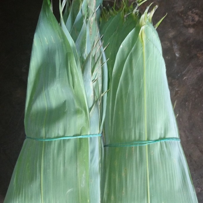 AZ  DAUN BAMBU JUMBO KERING UNTUK BAKCANG 1kg SA