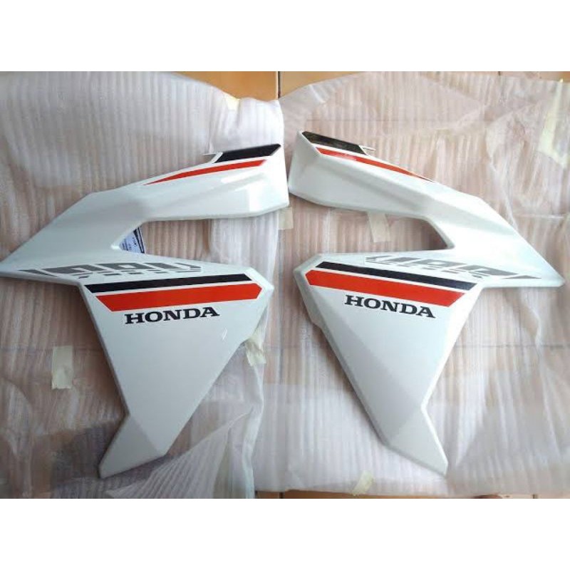 Bahan original cover sayap legcil luar depan + sticker HONDA VARIO 125 150 LED old 2015 2017 PUTIH s