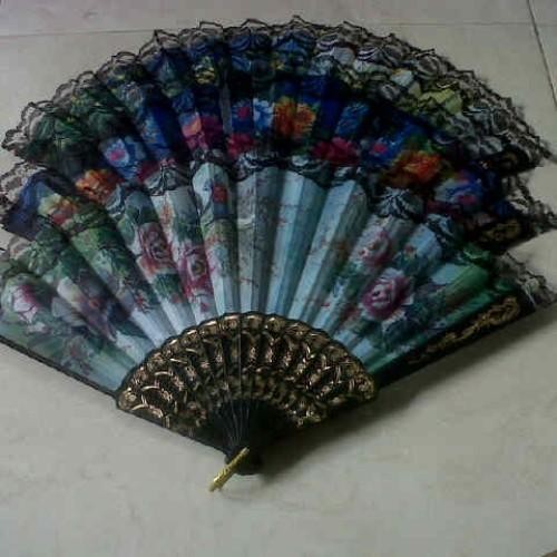 

(isi 50 pcs) souvenir Kipas Spanyol Putih Dan Hitam Renda - Hitam