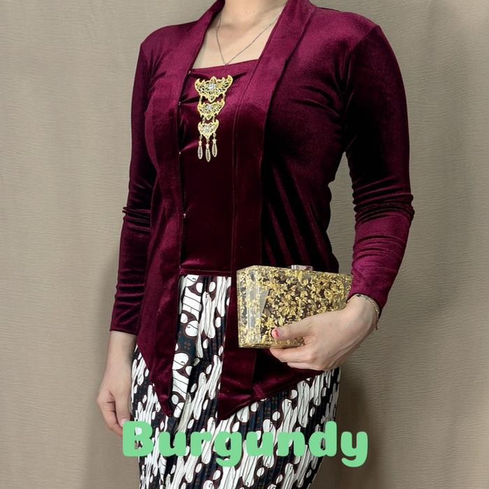 

Kebaya kutubaru bludru warna burgundy/warna wine/kebaya beludru/kebaya bludru murah - Burgundy, S