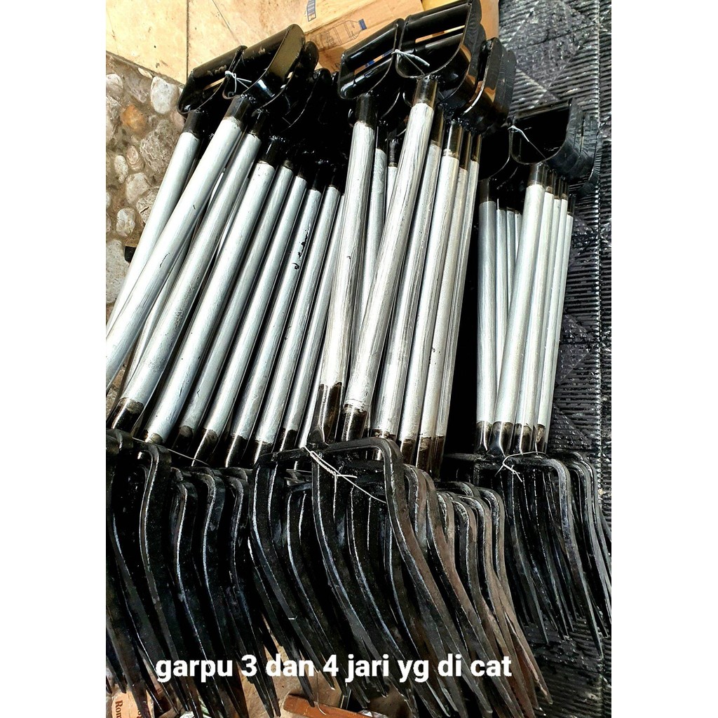 Garpu Tanah 4 Jari  Gagang besi