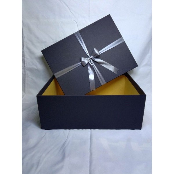 

Gift Box Medium +Kotak Hadiah + 40x30x15cm