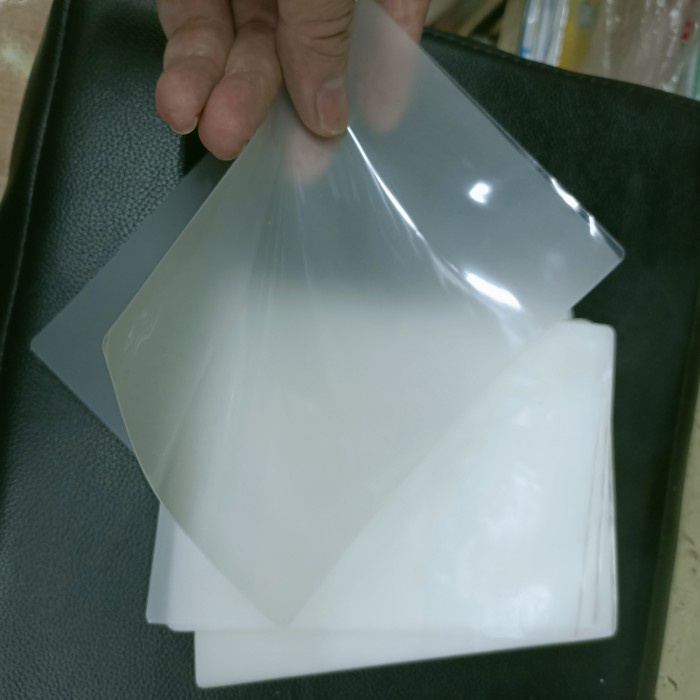 

Plastik Laminating A6 tebal 100 micron 1/4 A4 / pak isi 50 lbr