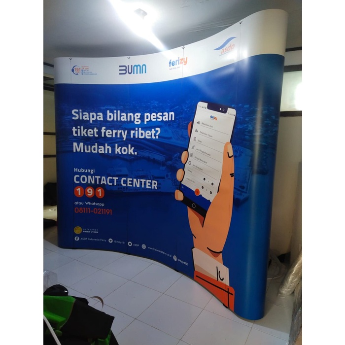 

Backwall backdrop pameran portable curve 3 x 3 print service instant - plus printing