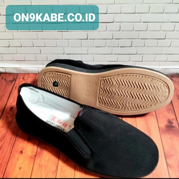 SEPATU SLIP-ON BIGBOSS BRUCE LEE | SEPATU MURAH | SEPATU KUNGFU - Hitam, 44