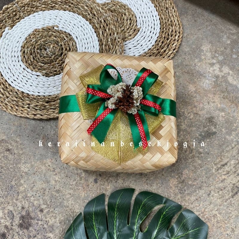 

GROSIR (NATAL 2023) SEPASANG BESEK NATURAL PITA NATAL besek natural besek Jogja besek pita besek murah
