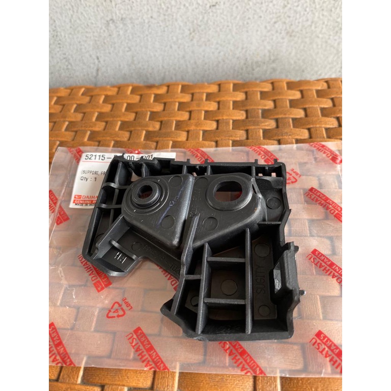 Bracket Bumper Front / Breket Bemper Depan Kanan RH ORI Daihatsu Grand Max