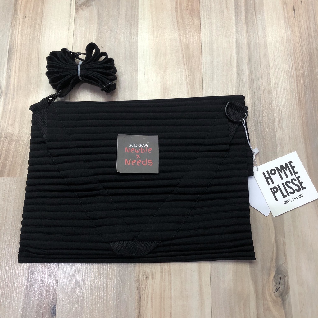 Issey Miyake Homme Pleats Flat Bag/Tas Issey Miyake Hitam