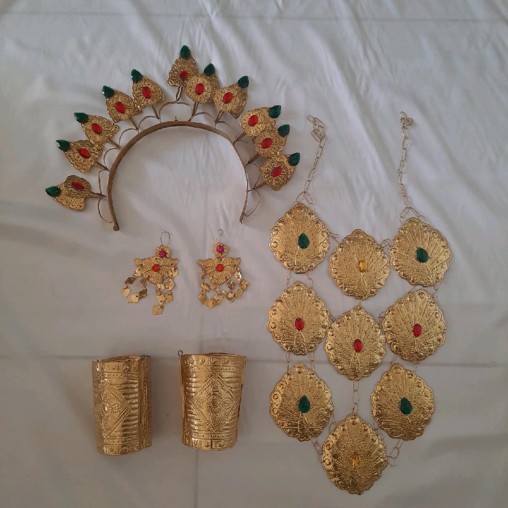 Aksesoris pengantin wanita khas bugis makassar