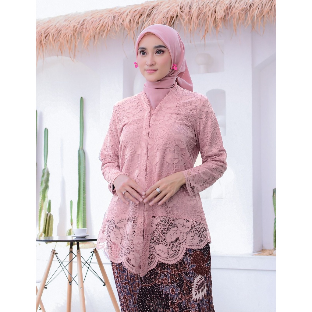 kebaya brokat terbaru/kebaya brokat floy by rasaqi kebaya/Kebaya modern/Kebaya terlaris/Kebaya canti