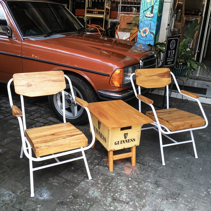 Kursi Tamu Kayu Teras Tiptop Cafe dan Meja Krat Furniture