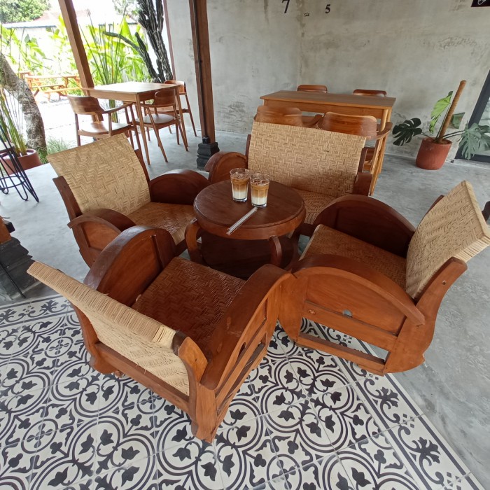 Kursi tamu babon angkrem sedan bahan kayu jati rotan