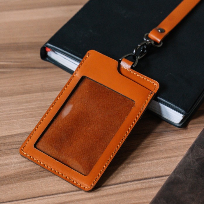

[PROMO] Lanyard Gantungan ID Card Holder Kulit Sapi Asli Name Tag Reven Arca - Tan Pull Up