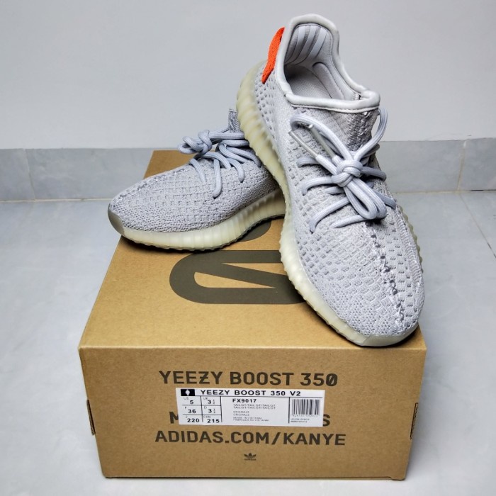 Sepatu Sneakers YEEZY BOOST 350 V2 PREMIUM Quality 1:1 FX9017