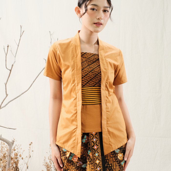 

New Kebaya Kutubaru 2 in 1 Lengan Pendek Meradelima Katun Jepang Cokelat - M