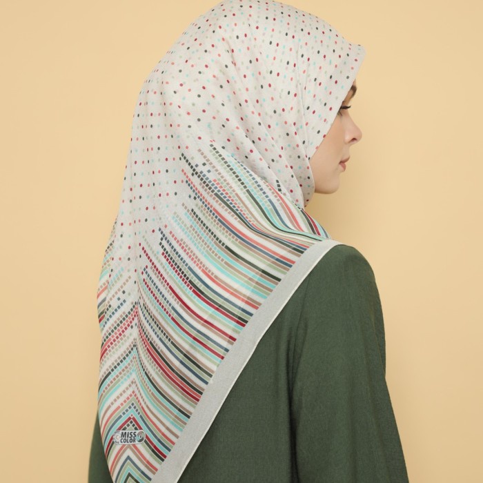 Miss Color Voile Scarf Italian Chiffon - Hijab Size 120 x 120 cm - Tulis Dicatatan
