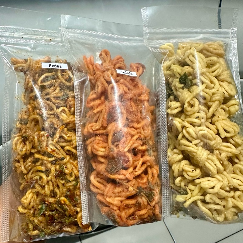 

Mie Gulung Mie Uwel kemasan 100gram