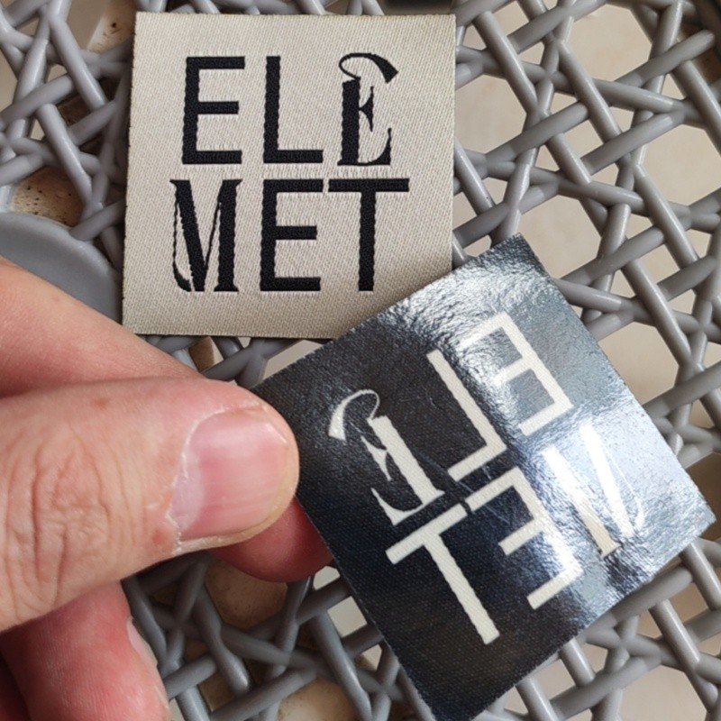 

500pcs Custom hot iron on Light beige cloth label 4.5 * 4.5 cm Straight cut Heat press Woven Labels