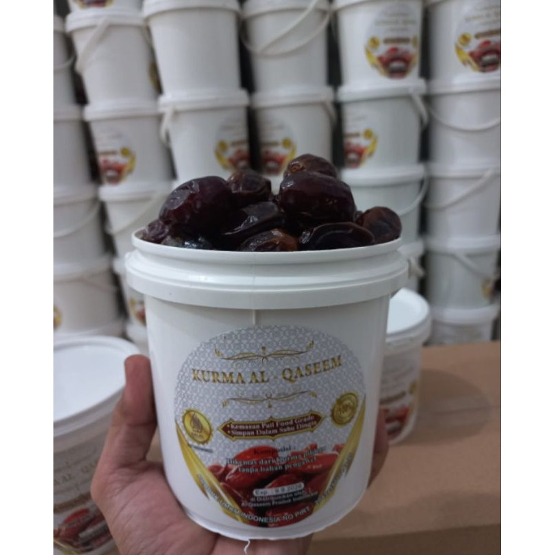 

MT✅ KURMA AL Qaseem Ember 500gram Kurma Arabian Dates Kemasan Ember Bukan Kurma Sukari Al Qossim