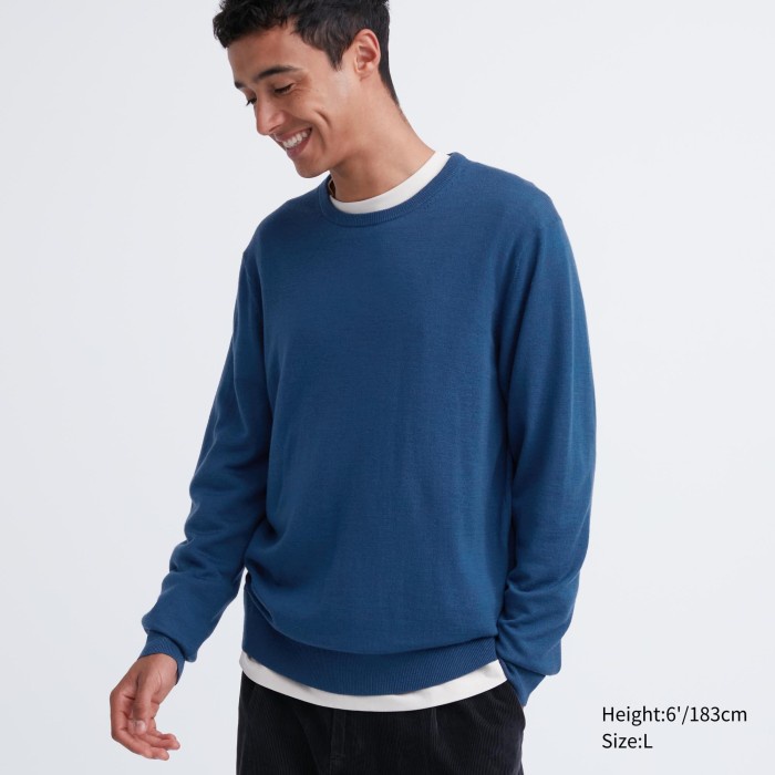 UNIQLO Sweater Extra Fine Merino Kerah Bulat 460933 Pria - 66 BLUE