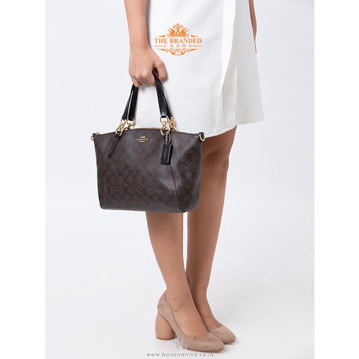 VS Tas Coach 28989 Signature Small Kelsey Brown Oxblood Vvs