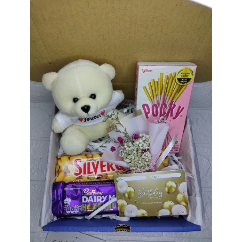 

Hadiah valentine / Gift box coklat / hampers coklat /hampers lebaran / hadiah wisuda / hadiah ulang tahun by nadahampers
