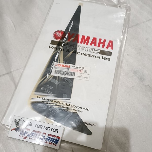 striping sticker stiker polet cover kaper body tameng dasi sayap depan bawah kanan ori original yama