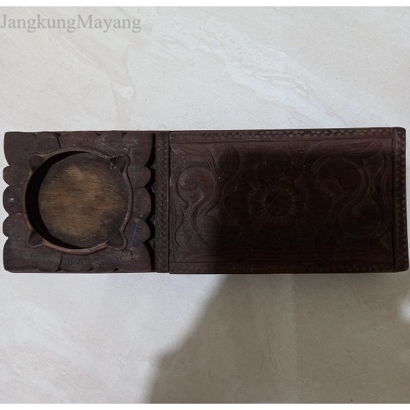 

Asbak Rokok Kayu Ukir Antik murah