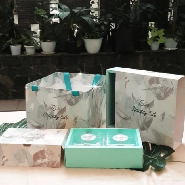 

21x21x7 cm BOX HAMPERS PREMIUM IDUL FITRI LEBARAN 3 DESIGN - FLORAL ORANGE