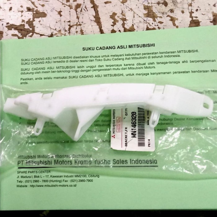 bracket bumper pajero sport strada triton bemper depan ( original )