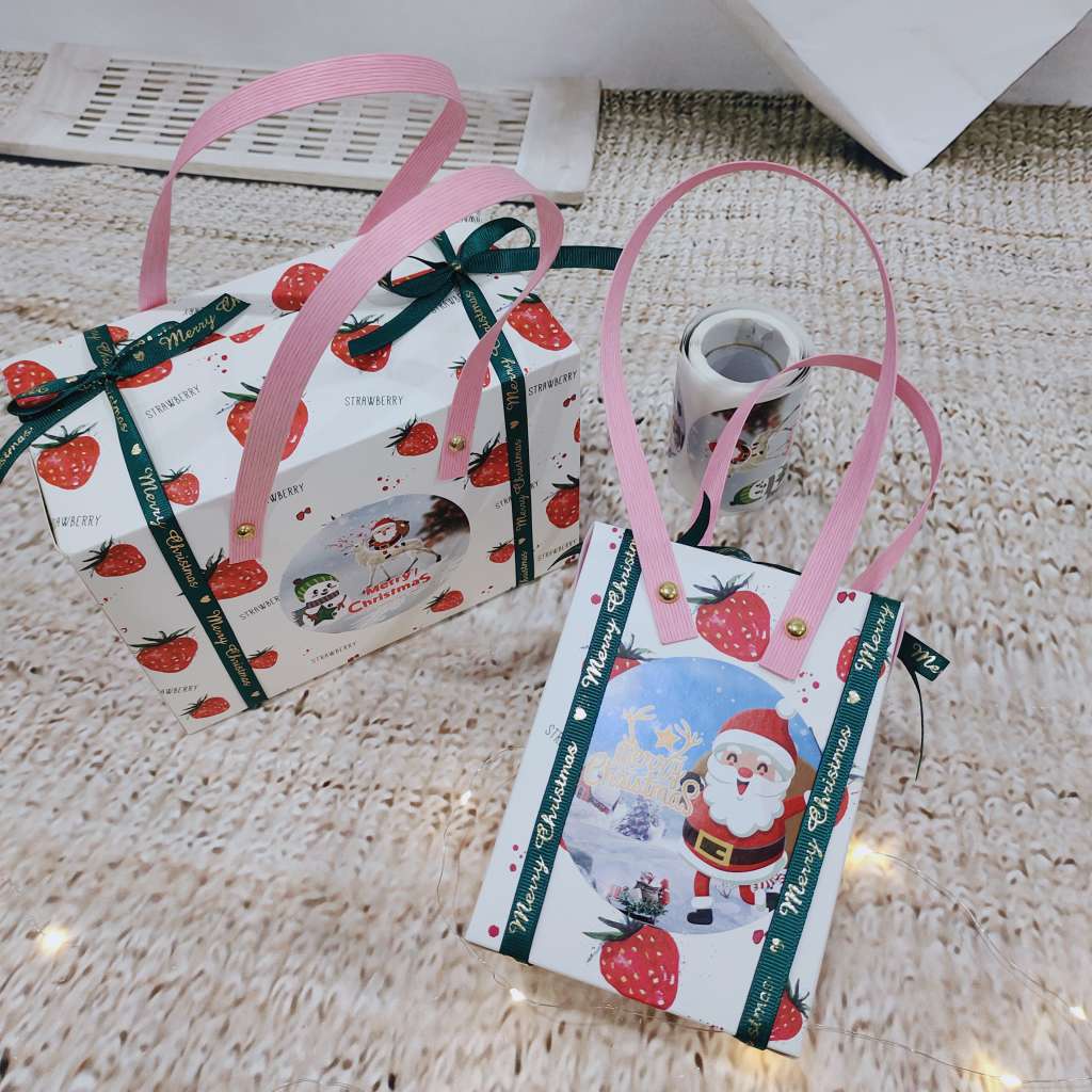 

Giftbox Natal Strawberry - Kotak Hampers - Christmas Souvenir GB011