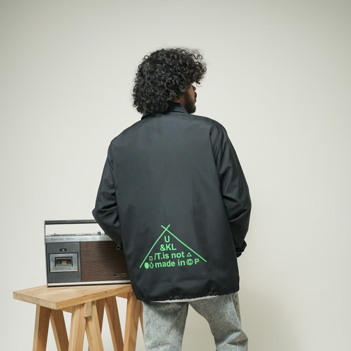 UNKL347 Jaket Pria Windbreak Hitam Sablon BUAR