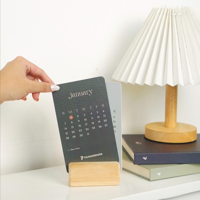 

Desk Calendar 2024 by ThunderPaper | Bisa Custom - Calendar only, 2023