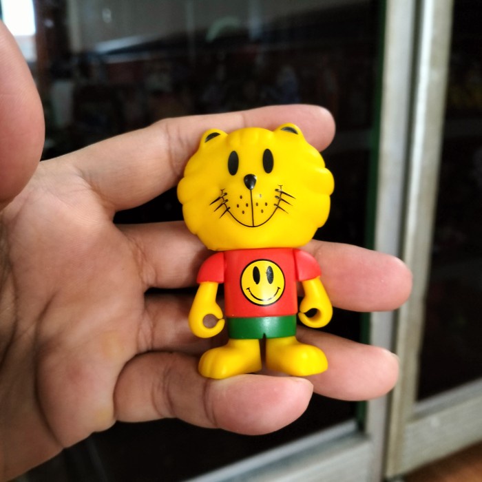 Figure Singa The Lion Red Costume - 2 Costume Figure