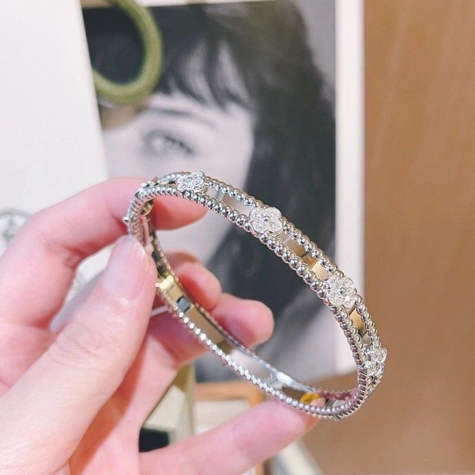 Gelang  emas  Van Cleef  Flower Bracelet Fashion Accessories Gold White  Rantai