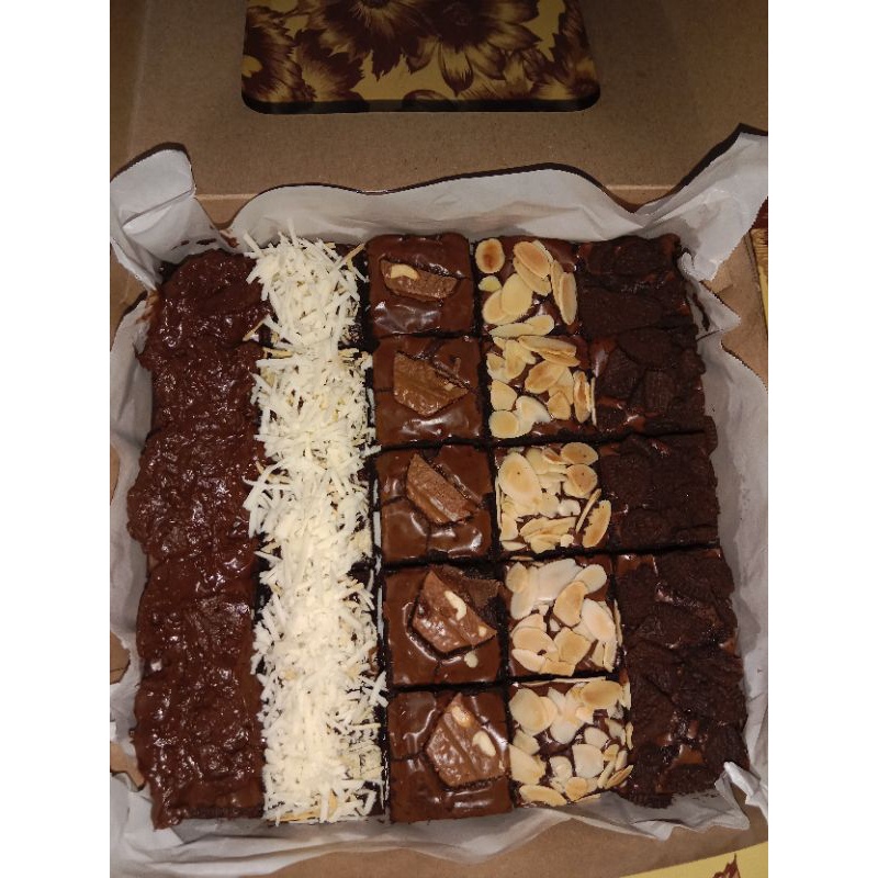 

Brokies- Brownies fudgy topping 20*20/brownis