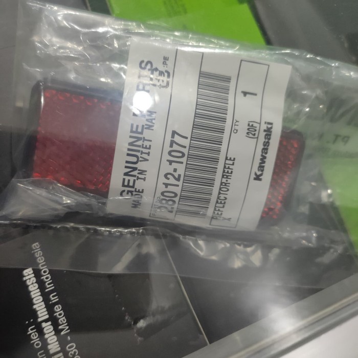 Reflektor Spakbor Belakang Ninja 250 Karbu Original