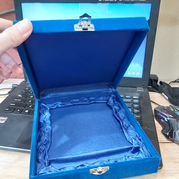 

HL Box Bluedru tempat plakat