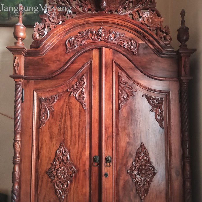 

Lemari Jati Ukir Jepara antik