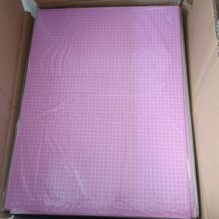 

Cutting Mat Size A2, Double Sided Self Healing A2.Merek Taiwan KW-TRIO - Merah Muda
