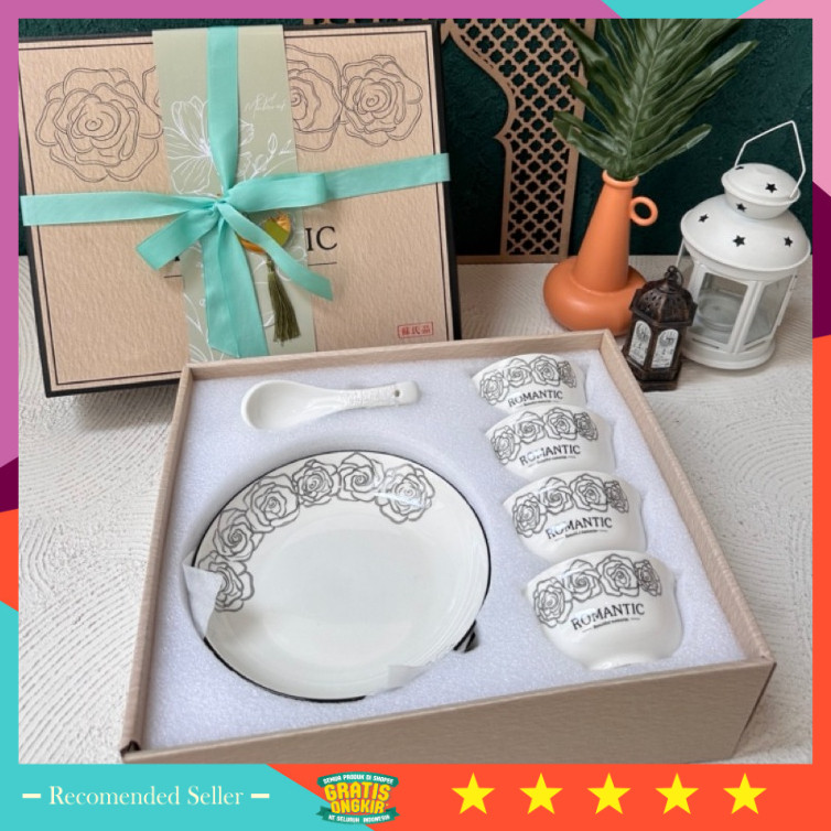 

Hampers Parcel Lebaran Idul Fitri Murah Souvenir Kado Ultah Wisuda /Hampers Lebaran Set Piring Keramik | Hadiah Lebaran | Hepburn Set