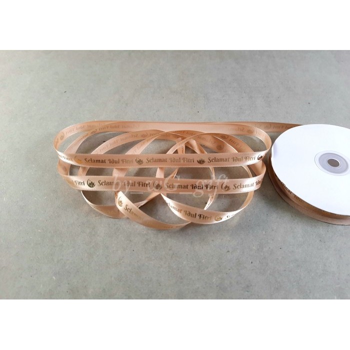 

Pita Idul Fitri - Selamat Idul Fitri - Satin Emboss Emas; Lebar 1.2 cm - Coklat Muda, 50 yard