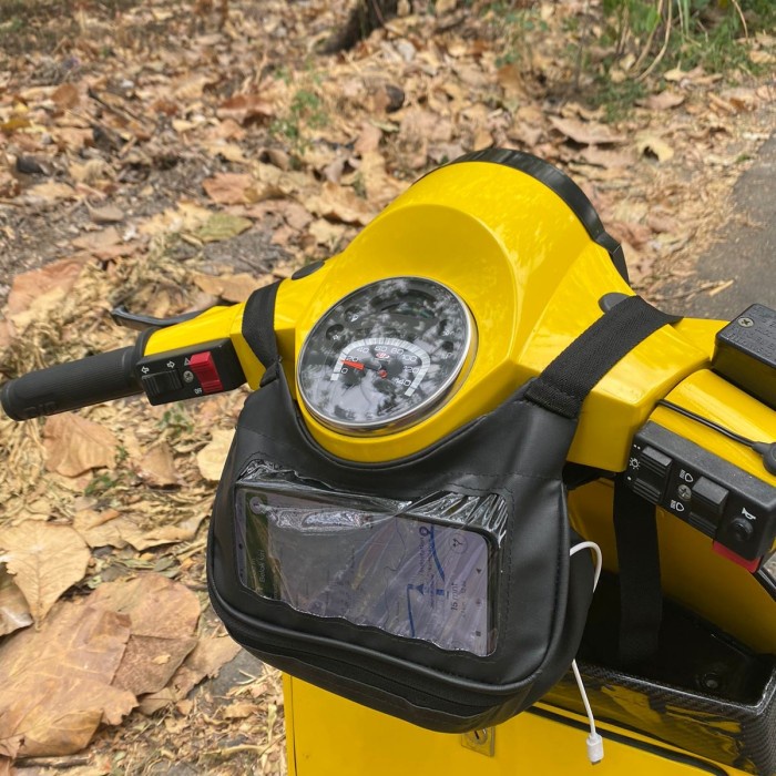 Tas Touring Vespa Waterproof Pemasangan di Stang Motor Vespa