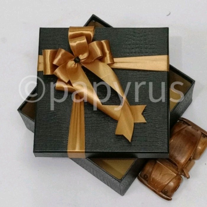 

PAPYRUS 20x20 Tinggi 5cm Kotak Kado Gift Box - Slide Foto 1